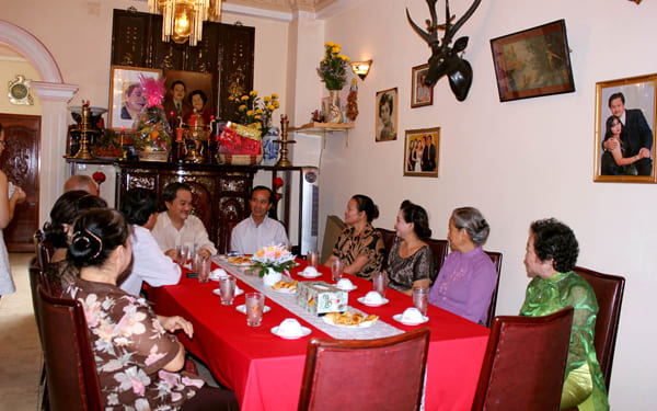 Thành phần tham gia lễ dạm ngõ